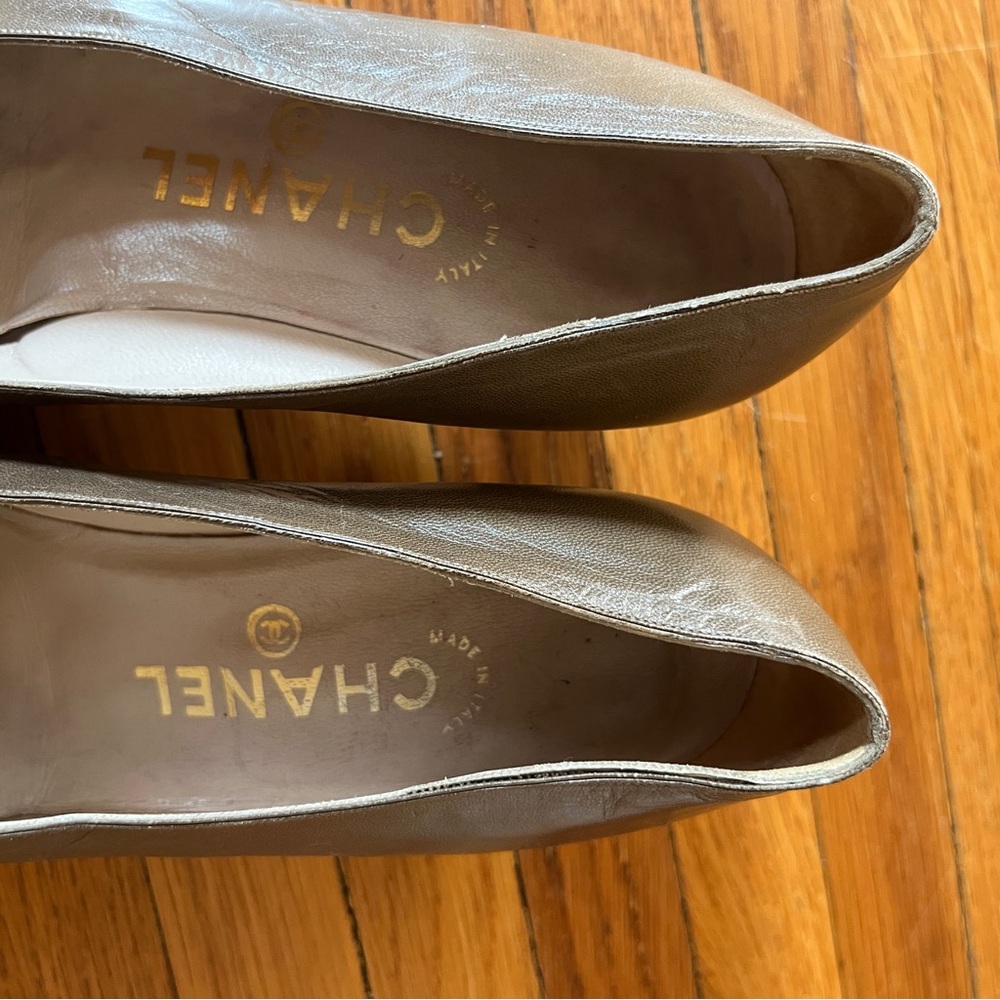 CHANEL VTG Taupe Leather Heels Logo SZ 7.5 Made in Italy NO LOWBALL OFFERS PLS - Picture 6 of 12